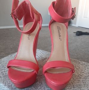 Breckelles Sexy coral wedges